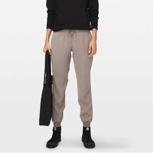 Lululemon On the Move Jogger in Carbon Dust